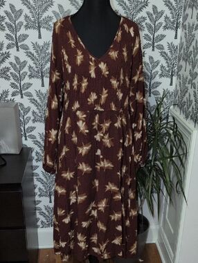 Ava And Viv Women's Maroon Floral V-Neck Long Sleeve Smocked Dress